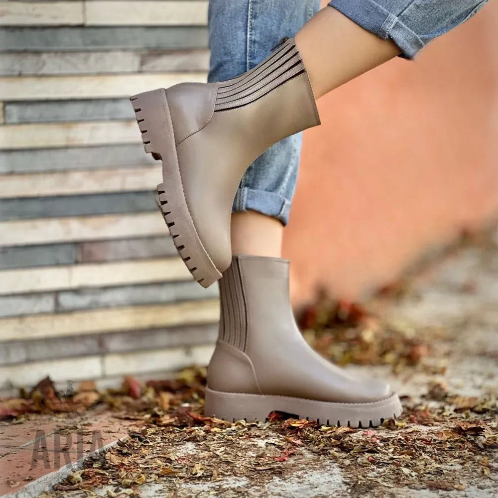 BOTIN ROMA NUDE