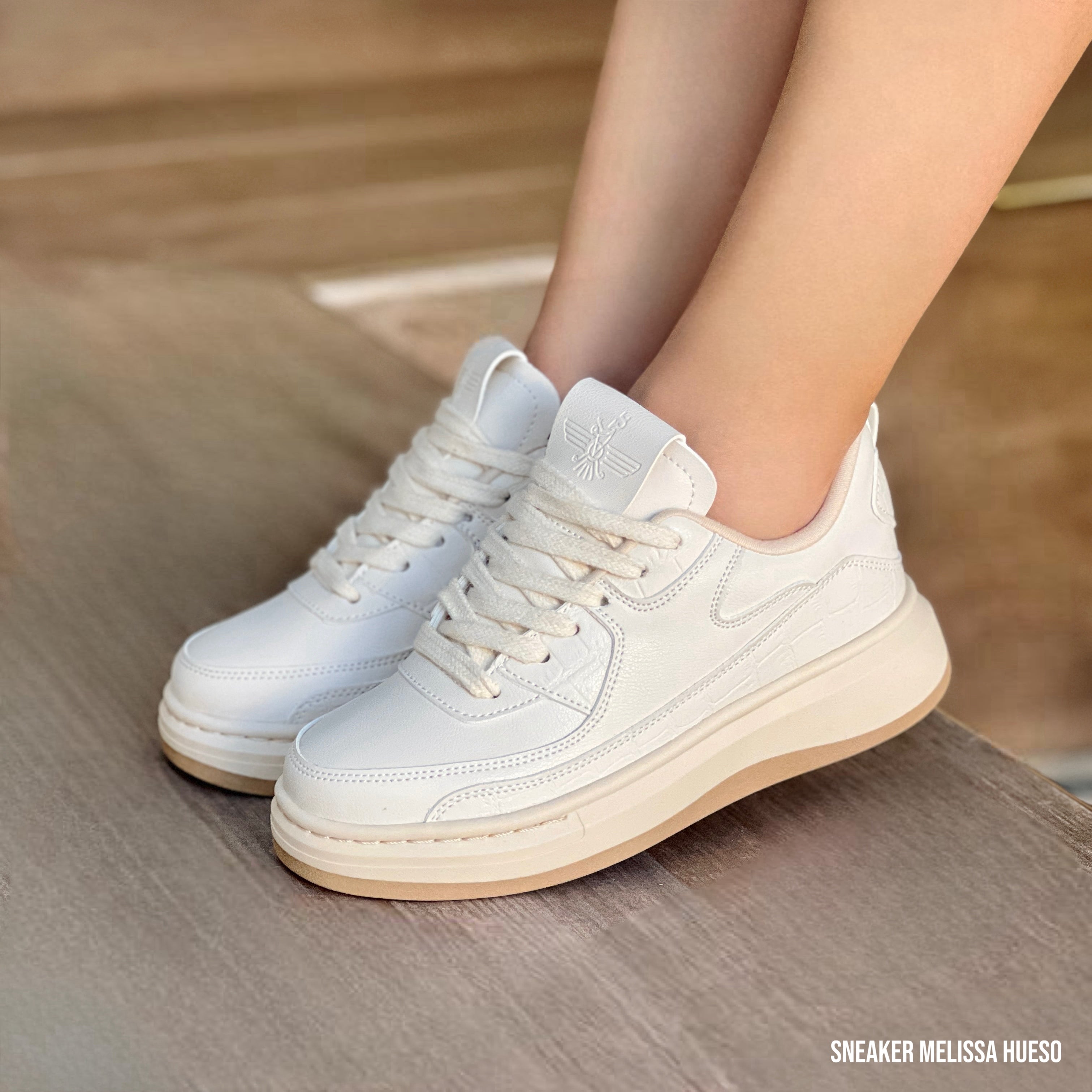 Sneaker Melissa Hueso