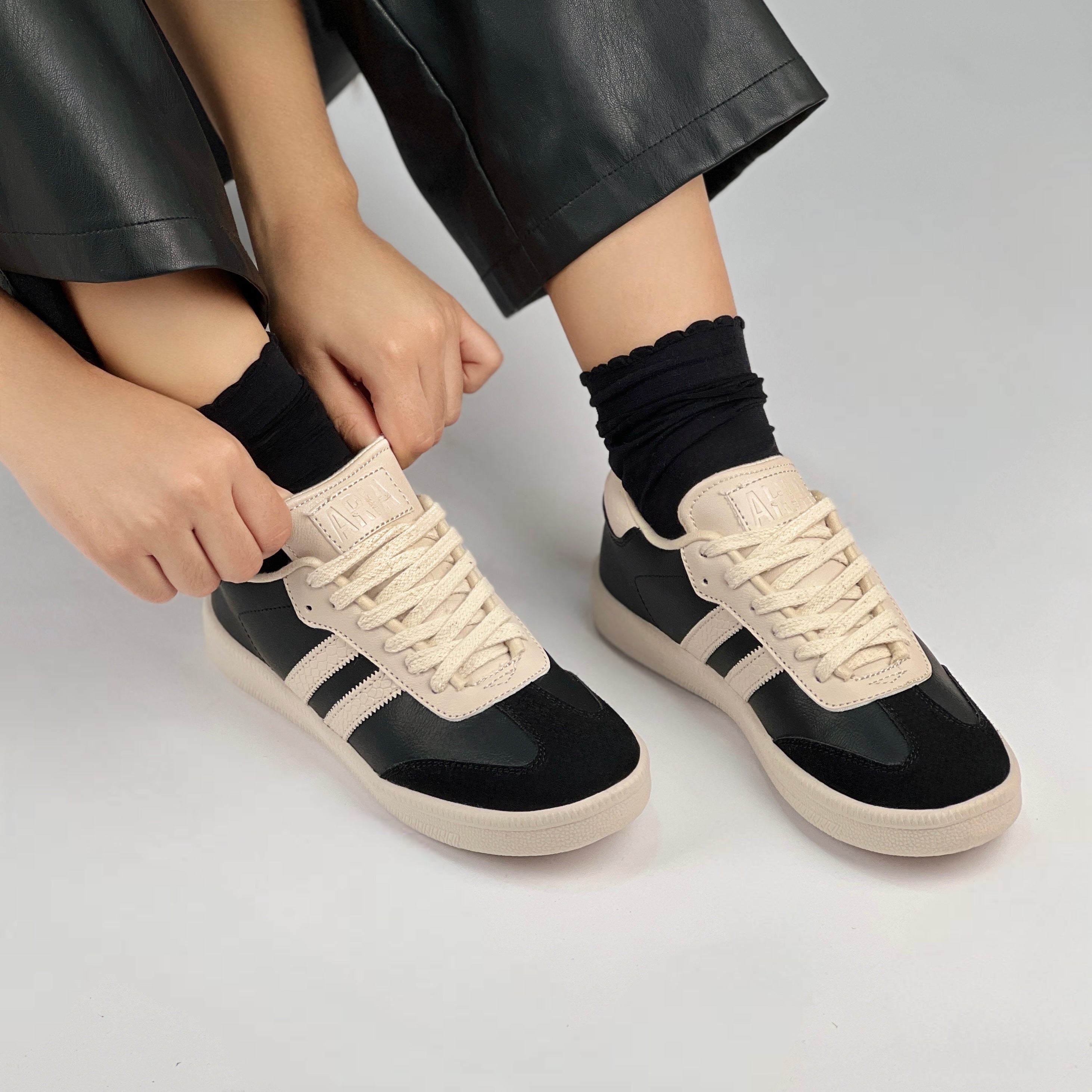 Sneaker Borak Negro/Hueso