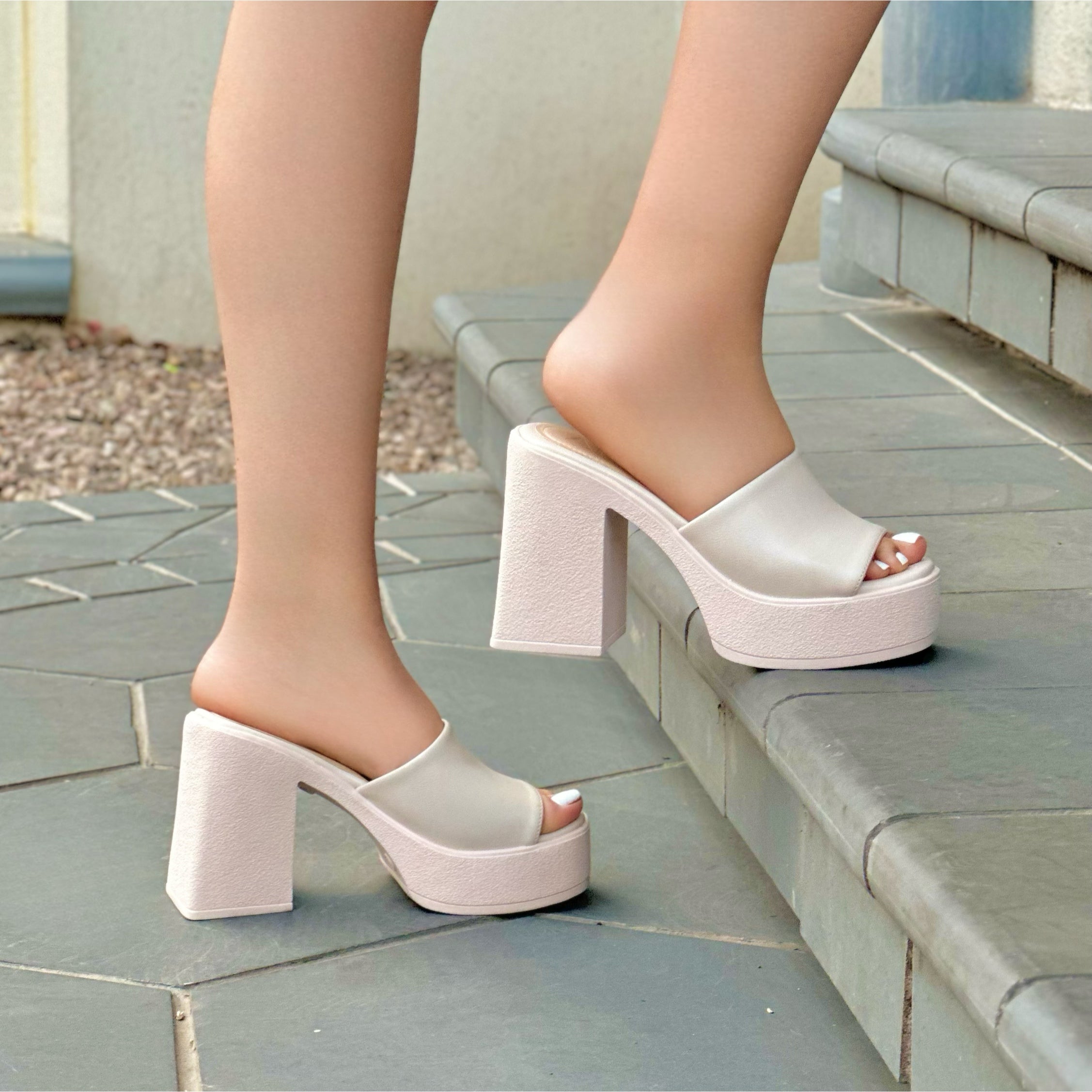 Sandalia Keyra Hueso