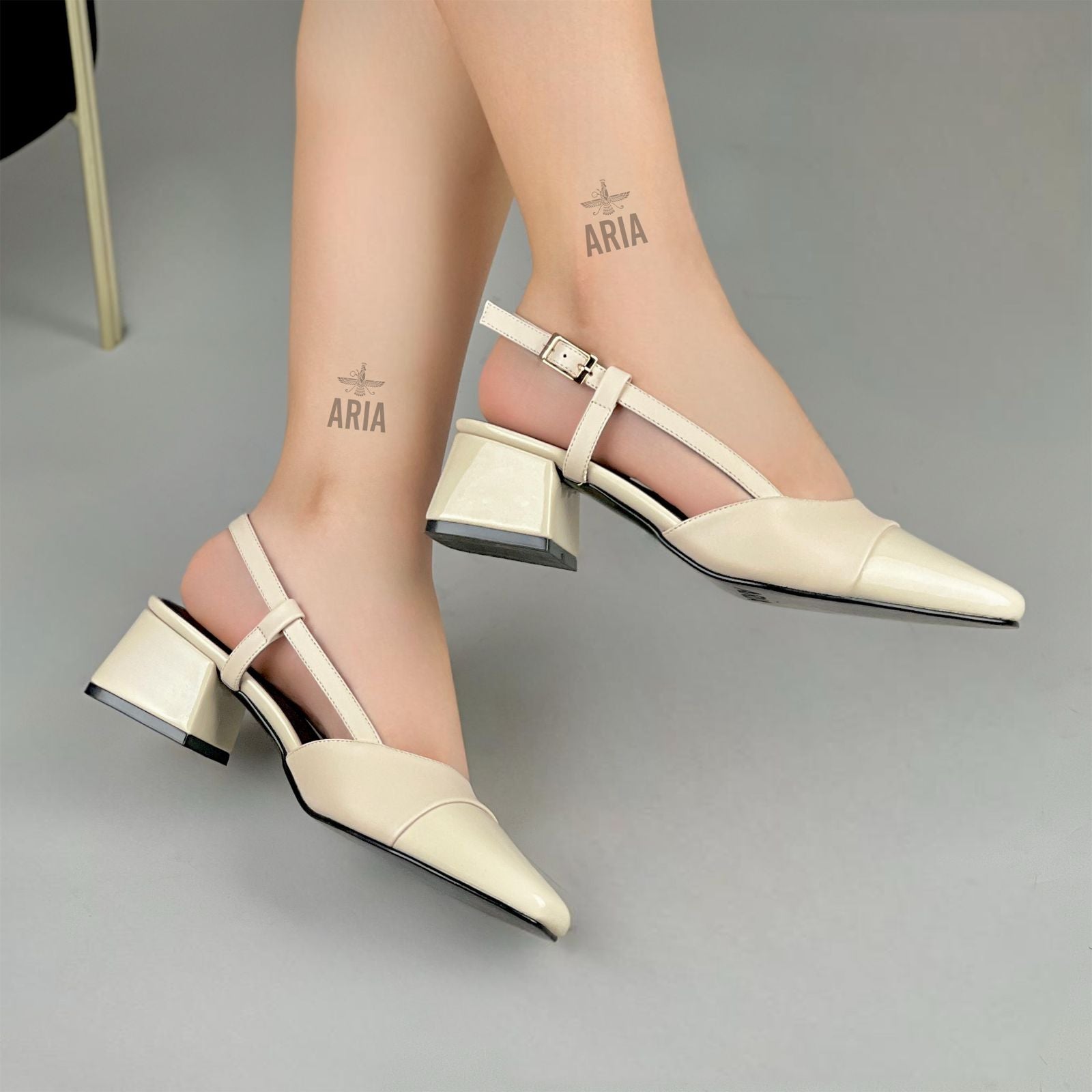 Chanel Hueso Punta Charol