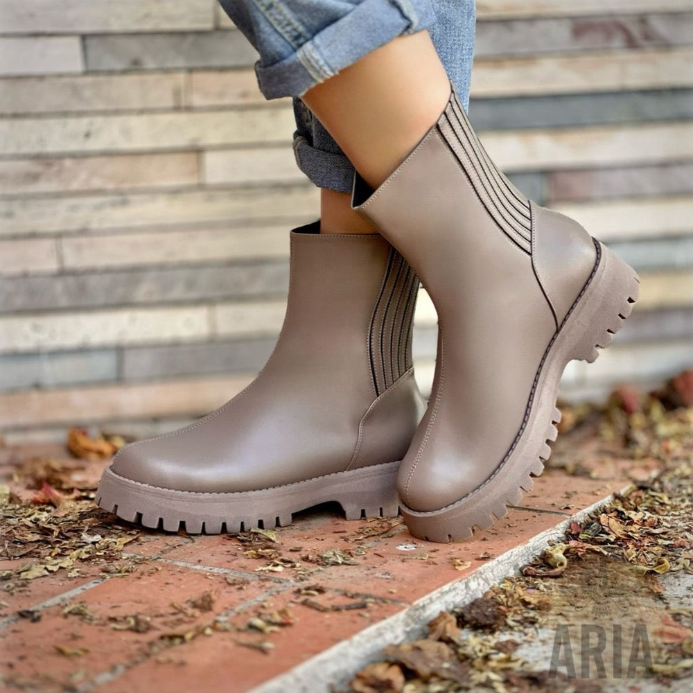 BOTIN ROMA NUDE