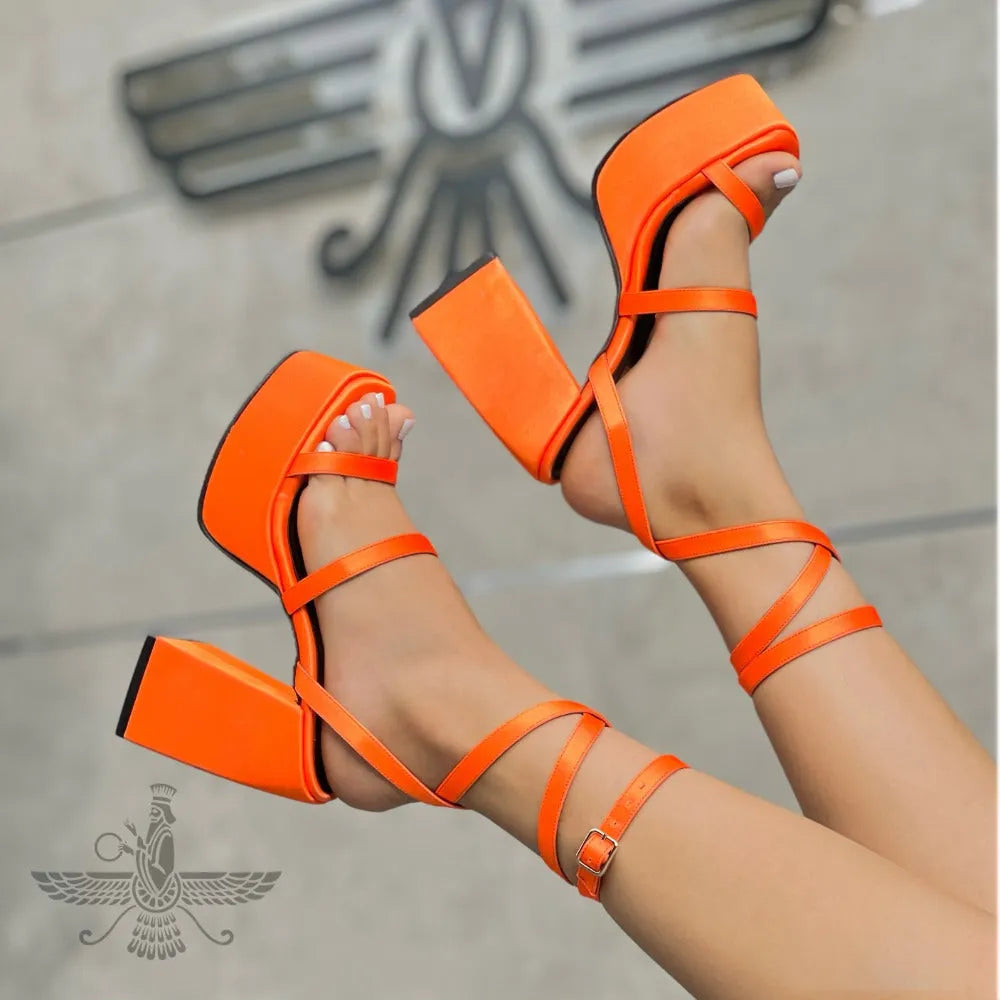 SANDALIA CON TACO DARIA NARANJA