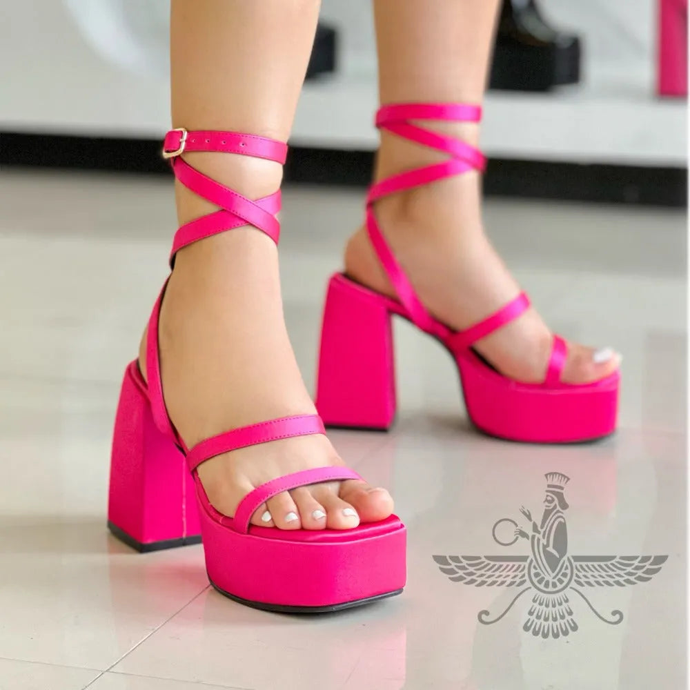 SANDALIA CON TACO DARIA FUCSIA