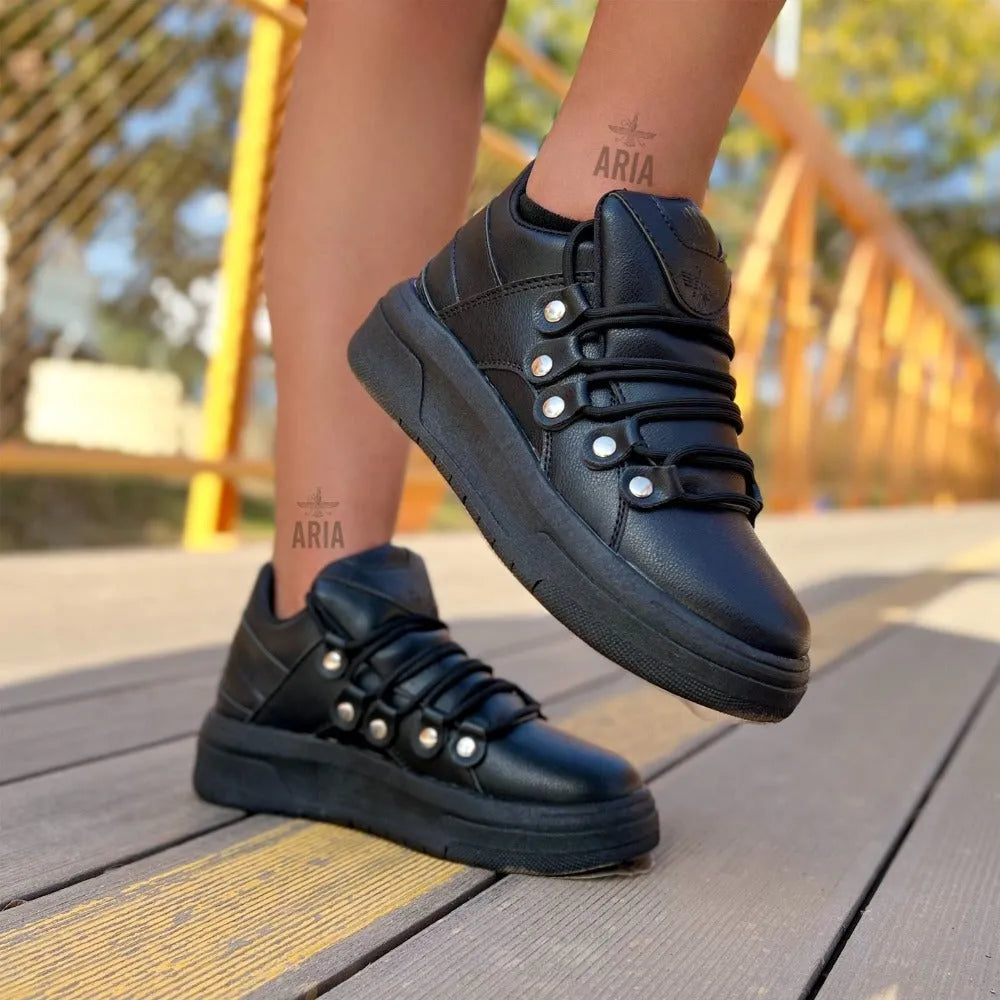 SNEAKER ALEJANDRA NEGRO